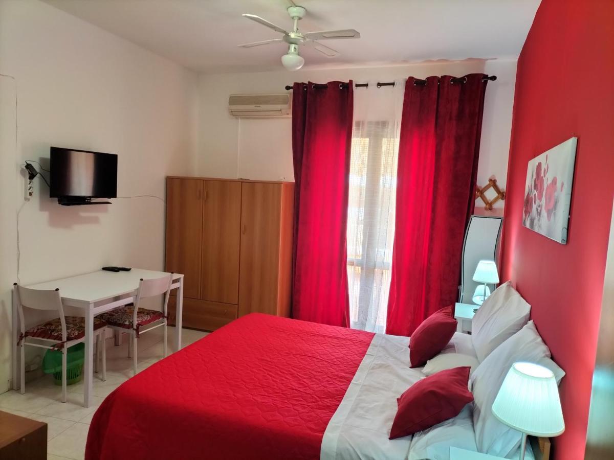 Casa Vacanza Da Rosa Letoianni Exterior foto