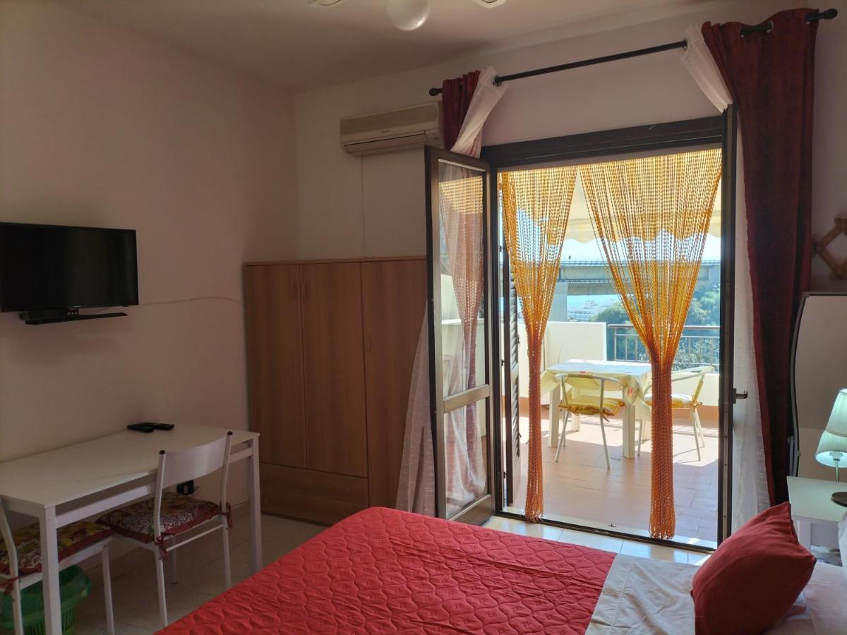 Casa Vacanza Da Rosa Letoianni Exterior foto