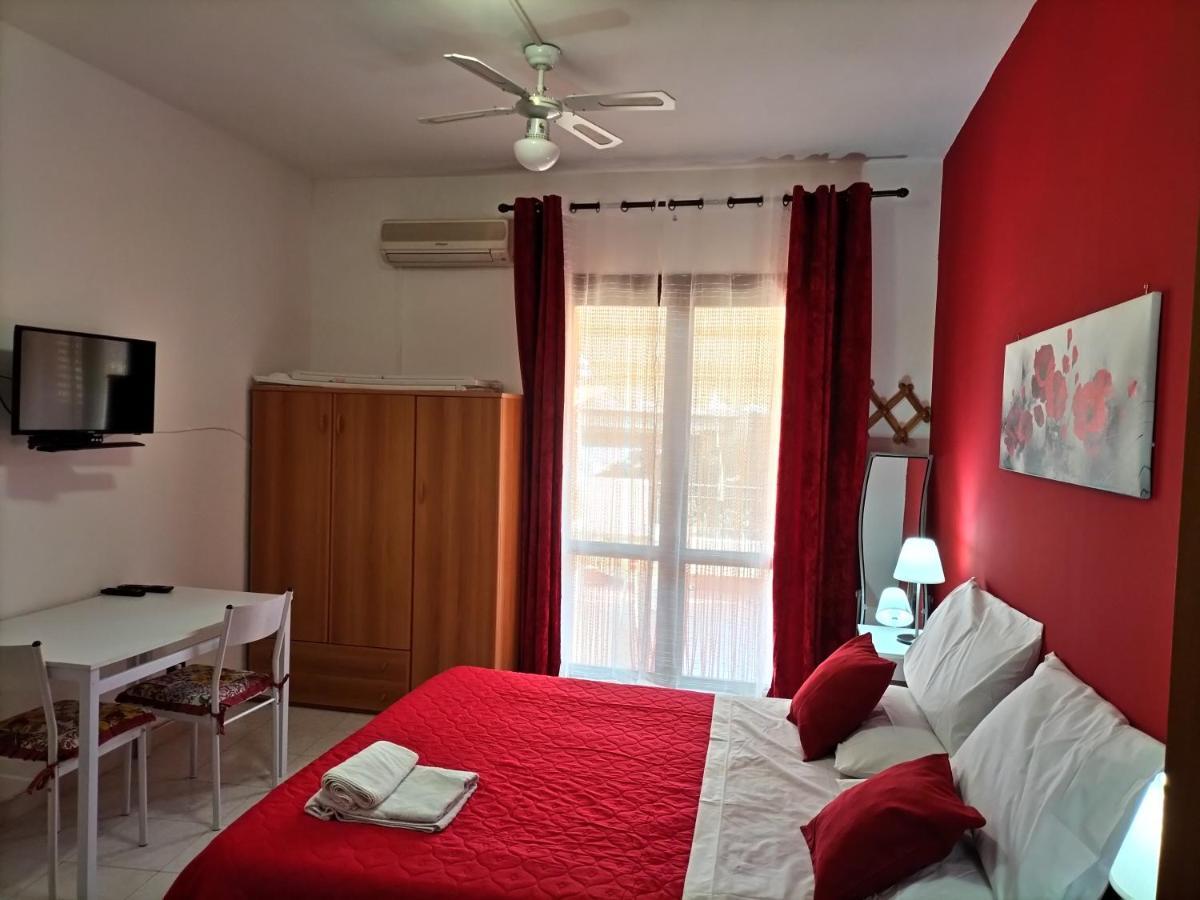 Casa Vacanza Da Rosa Letoianni Exterior foto
