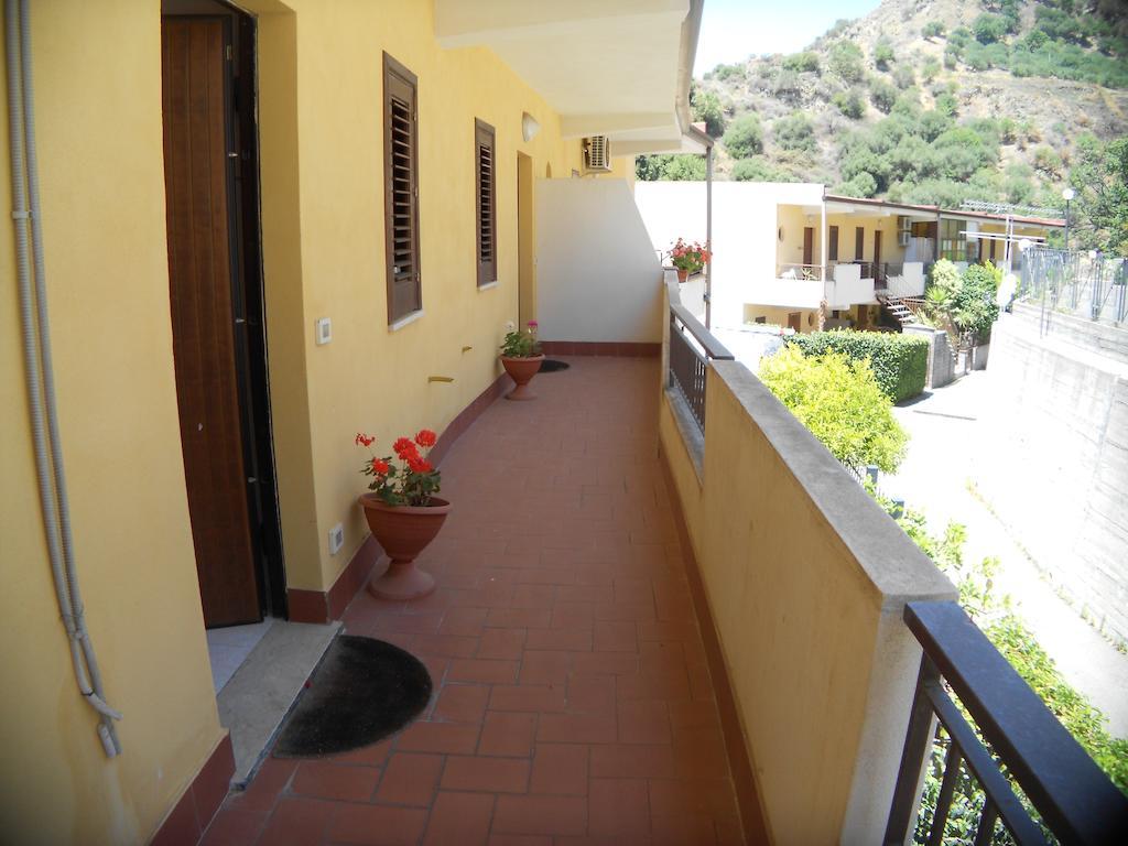 Casa Vacanza Da Rosa Letoianni Exterior foto