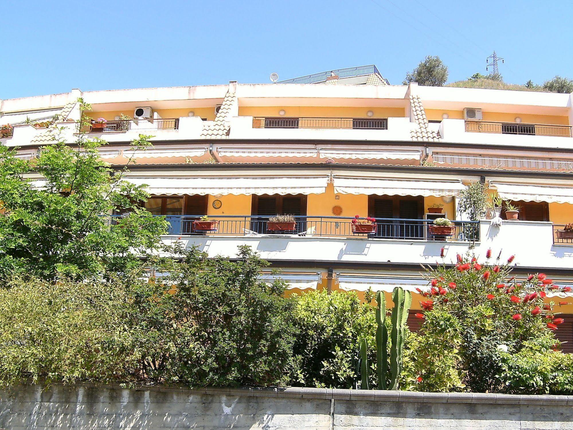Casa Vacanza Da Rosa Letoianni Exterior foto