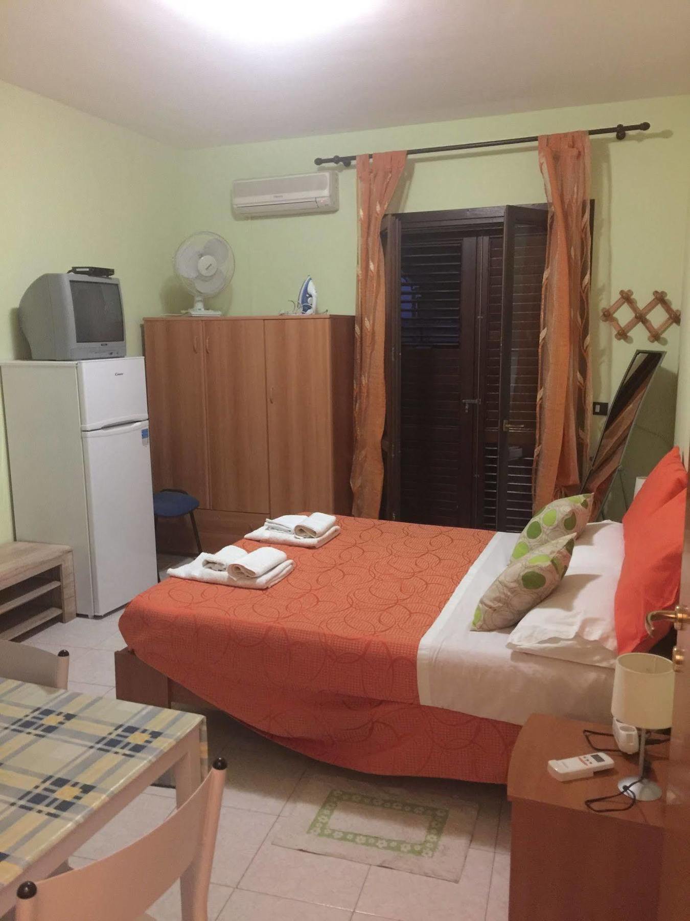 Casa Vacanza Da Rosa Letoianni Exterior foto