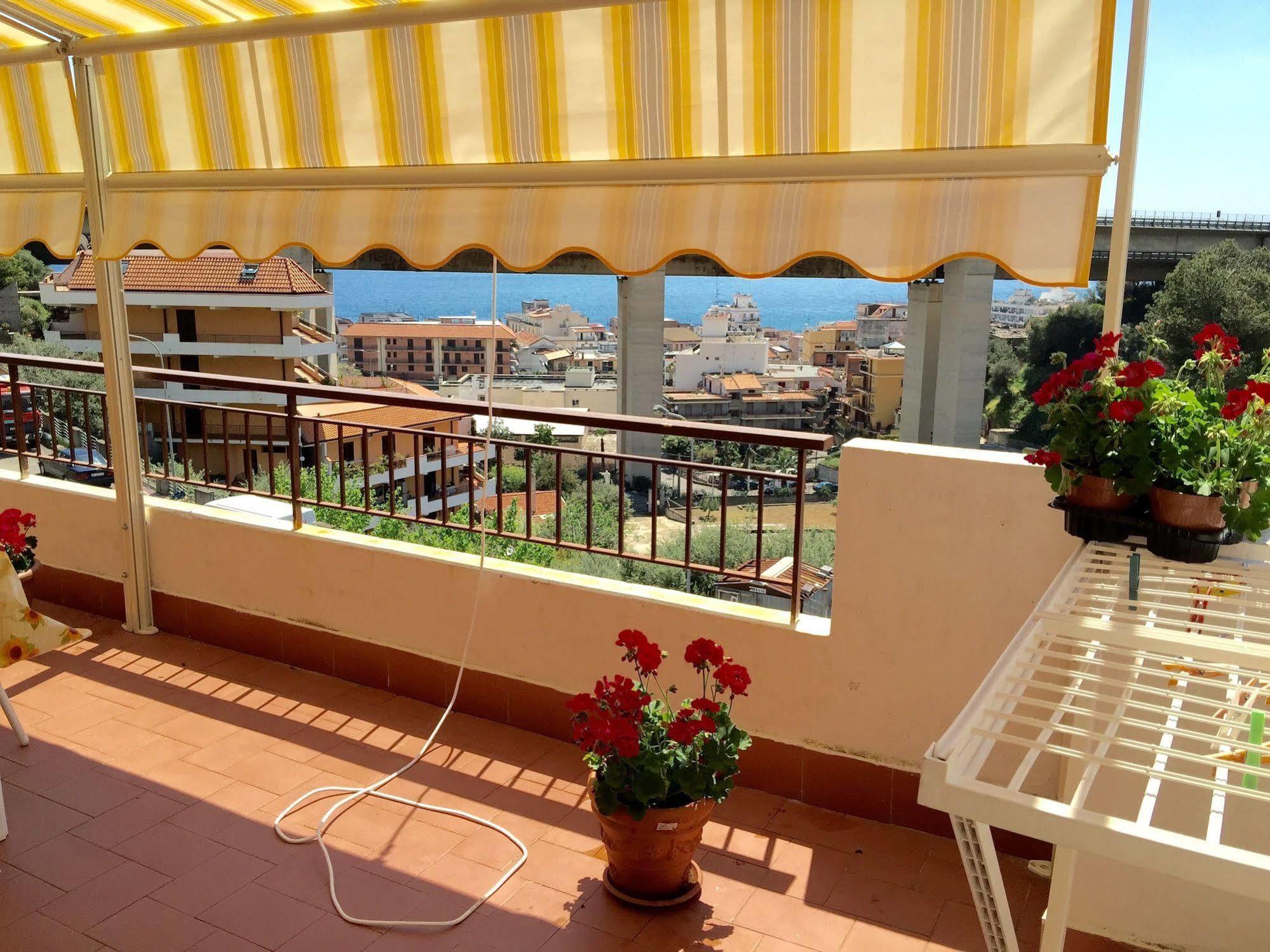 Casa Vacanza Da Rosa Letoianni Exterior foto