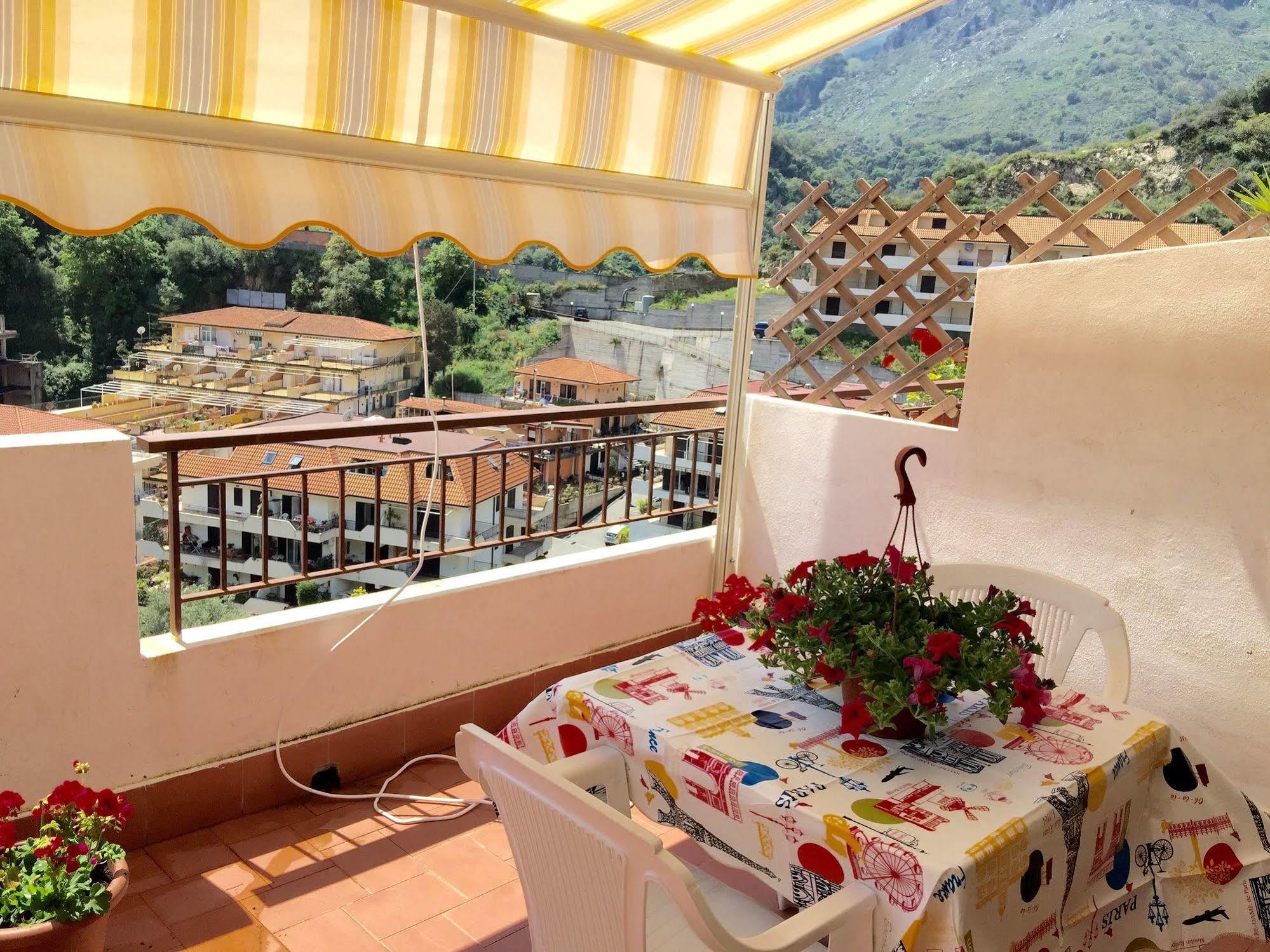 Casa Vacanza Da Rosa Letoianni Exterior foto