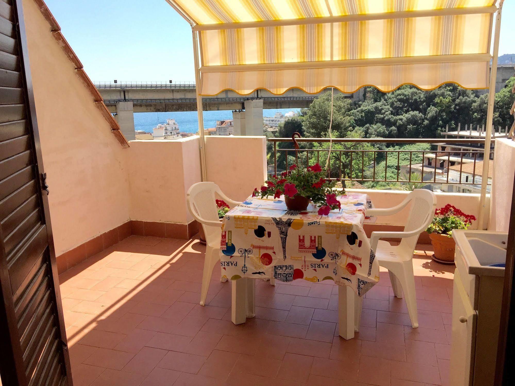 Casa Vacanza Da Rosa Letoianni Exterior foto