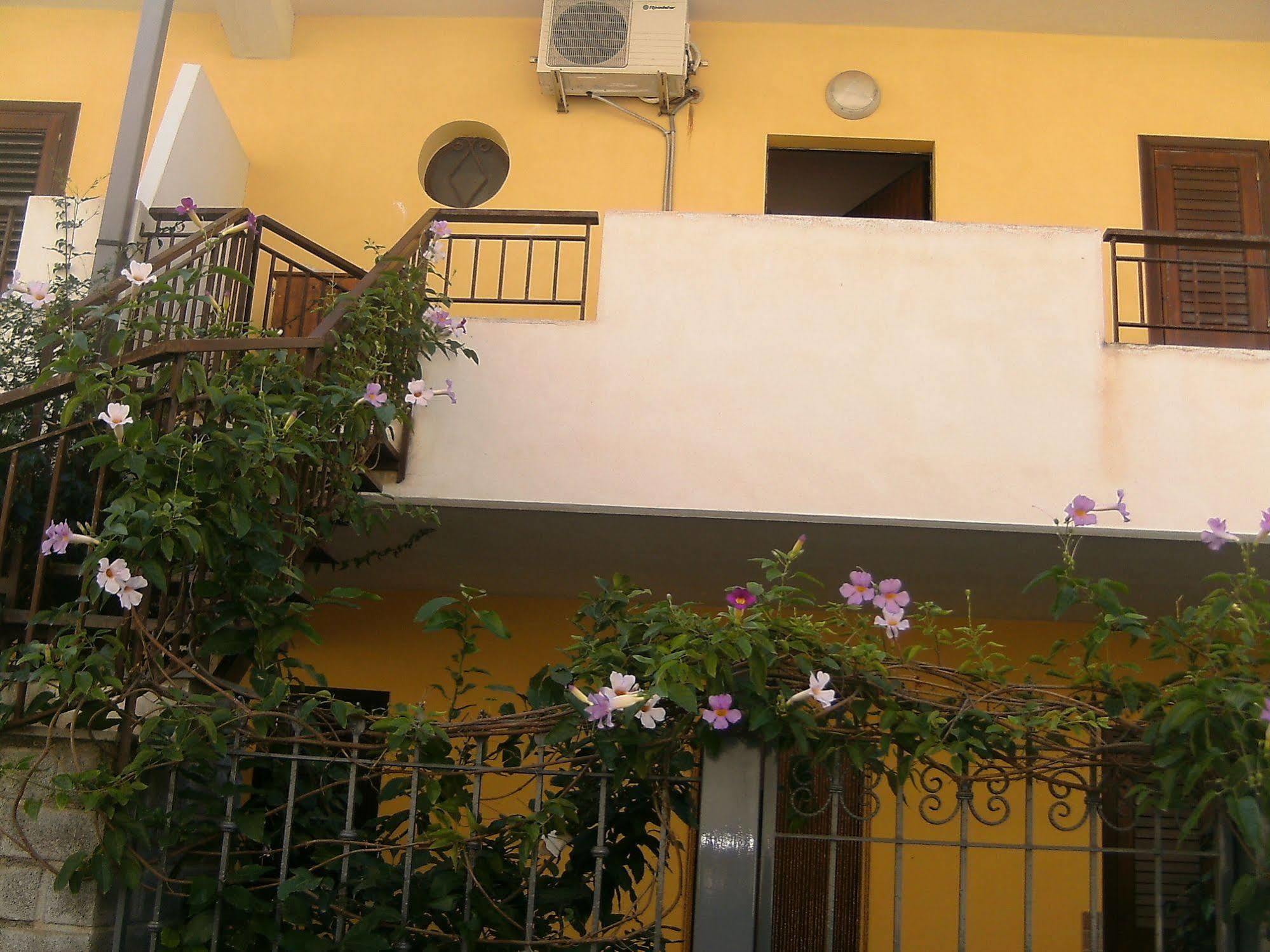 Casa Vacanza Da Rosa Letoianni Exterior foto