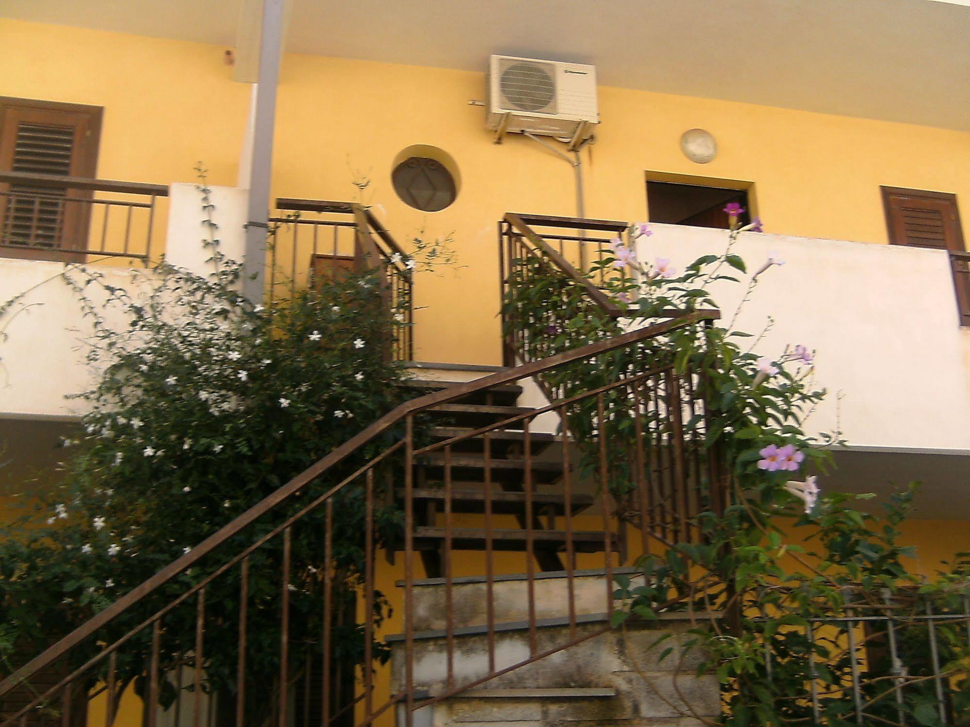 Casa Vacanza Da Rosa Letoianni Exterior foto