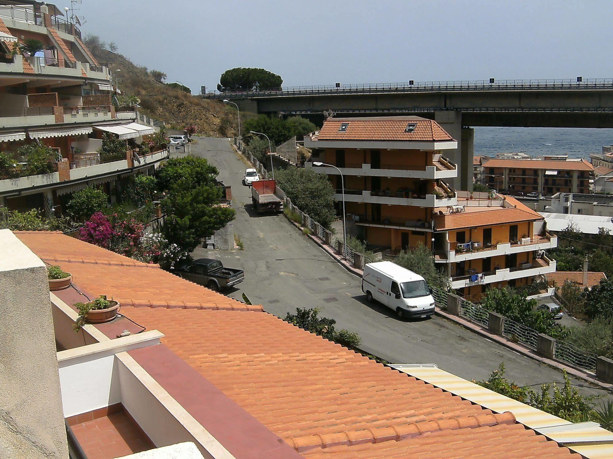 Casa Vacanza Da Rosa Letoianni Exterior foto